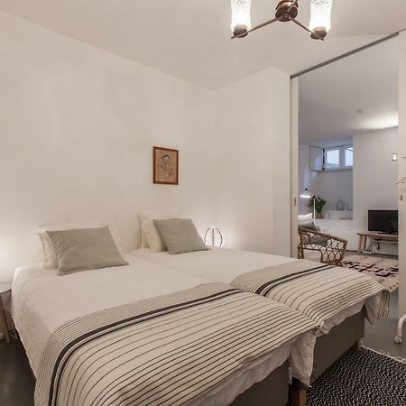 Renovated Apart With Private Courtyard, By Timecooler Lisbona Esterno foto