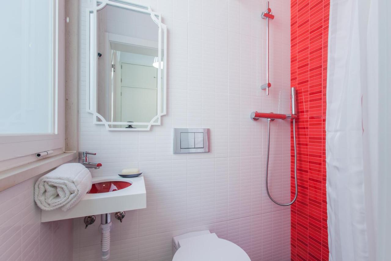 Renovated Apart With Private Courtyard, By Timecooler Lisbona Esterno foto