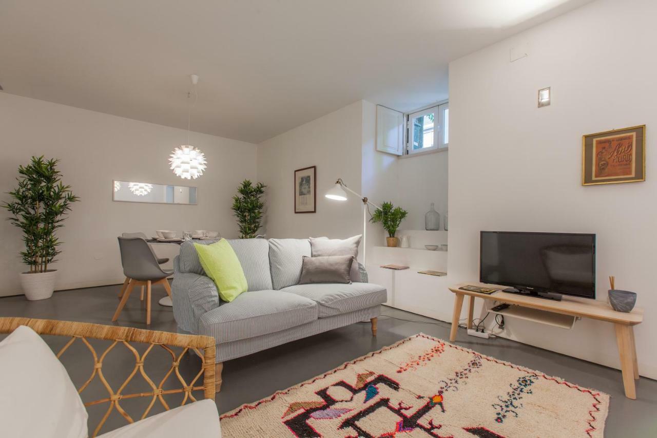Renovated Apart With Private Courtyard, By Timecooler Lisbona Esterno foto