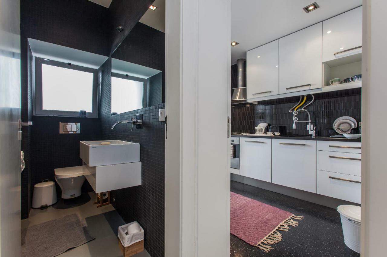 Renovated Apart With Private Courtyard, By Timecooler Lisbona Esterno foto