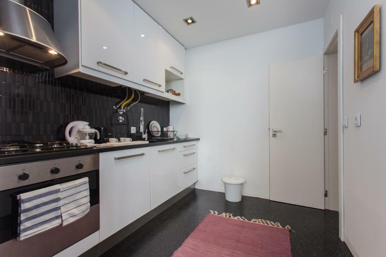 Renovated Apart With Private Courtyard, By Timecooler Lisbona Esterno foto
